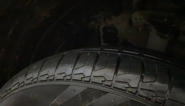 2024 KIA CARENS Premium (O) 1.5 Petrol 7 STR, Petrol, Manual, 56,101 km, Left Front Tyre Tread