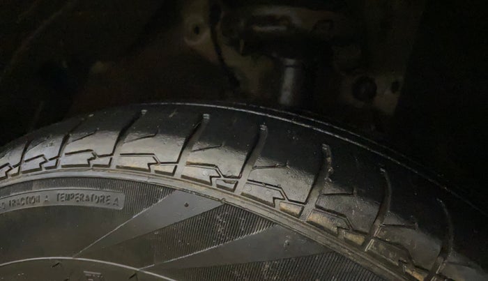 2024 KIA CARENS Premium (O) 1.5 Petrol 7 STR, Petrol, Manual, 56,101 km, Right Front Tyre Tread