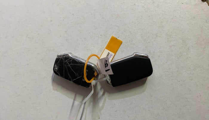 2024 KIA CARENS Premium (O) 1.5 Petrol 7 STR, Petrol, Manual, 56,101 km, Key Close Up