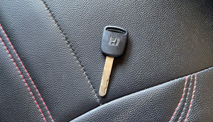 2013 Honda Amaze 1.2L I-VTEC S, Petrol, Manual, 78,416 km, Key Close Up