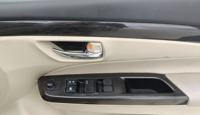 2017 Maruti Ciaz DELTA 1.4 MT PETROL, Petrol, Manual, 86,906 km, Driver Side Door Panels Control