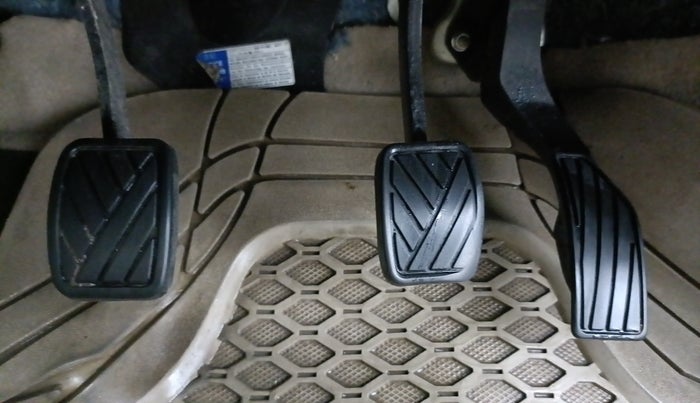 2017 Maruti Ciaz DELTA 1.4 MT PETROL, Petrol, Manual, 86,906 km, Pedals