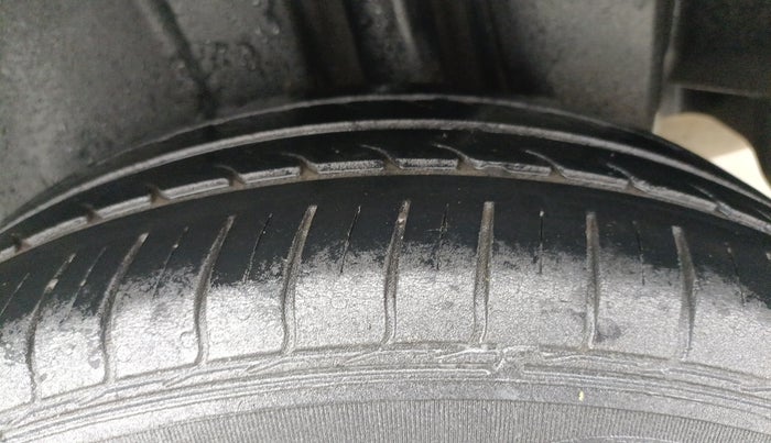 2017 Maruti Ciaz DELTA 1.4 MT PETROL, Petrol, Manual, 86,906 km, Left Rear Tyre Tread