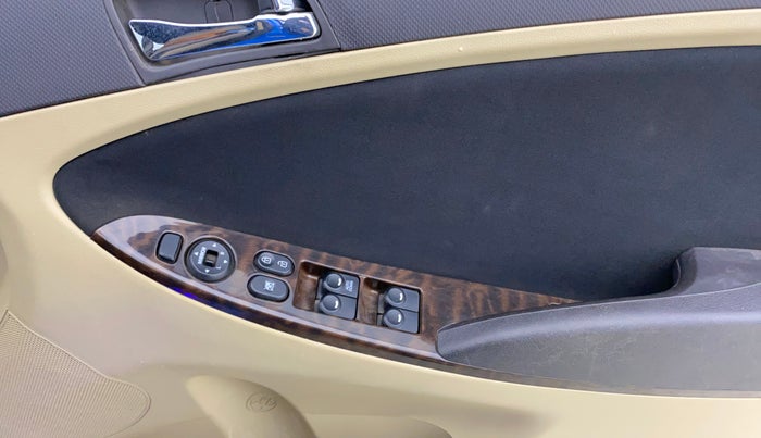 2014 Hyundai Verna FLUIDIC 1.6 VTVT SX, CNG, Manual, 58,980 km, Driver Side Door Panels Control