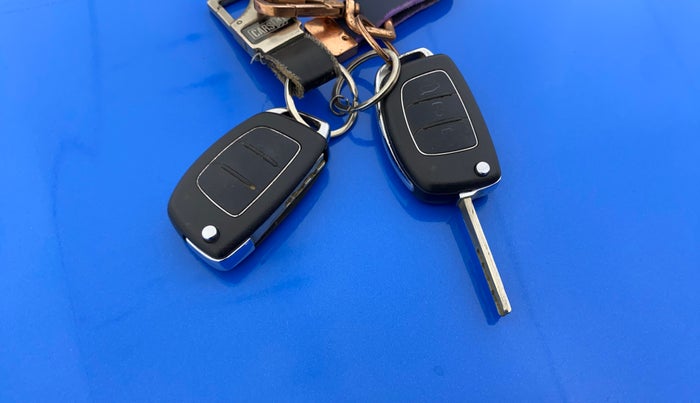 2014 Hyundai Verna FLUIDIC 1.6 VTVT SX, CNG, Manual, 58,980 km, Key Close Up