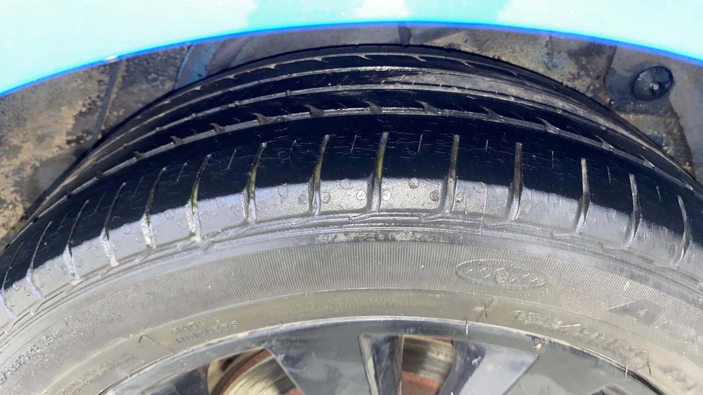 2014 Hyundai Verna FLUIDIC 1.6 VTVT SX, CNG, Manual, 60,800 km, Left Rear Tyre Tread