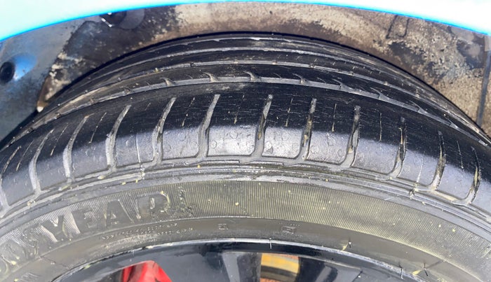 2014 Hyundai Verna FLUIDIC 1.6 VTVT SX, CNG, Manual, 58,980 km, Right Rear Tyre Tread