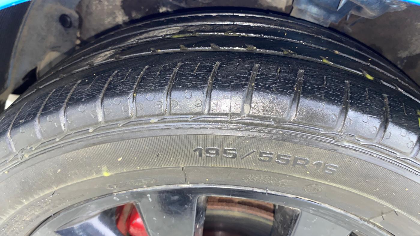 2014 Hyundai Verna FLUIDIC 1.6 VTVT SX, CNG, Manual, 60,800 km, Left Front Tyre Tread