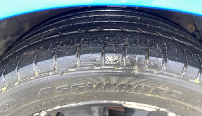 2014 Hyundai Verna FLUIDIC 1.6 VTVT SX, CNG, Manual, 58,980 km, Right Front Tyre Tread