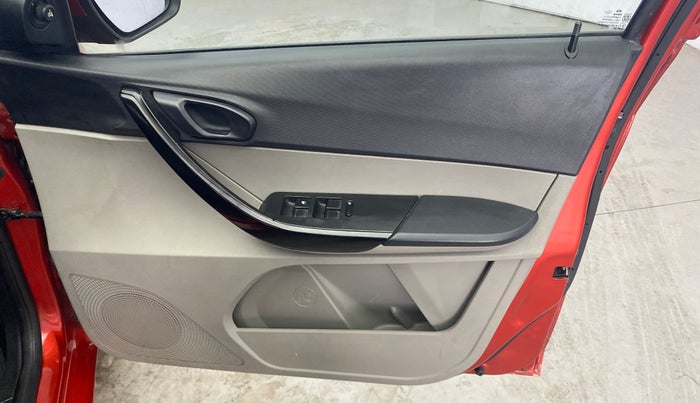 2018 Tata Tiago XT PETROL, Petrol, Manual, 62,559 km, Driver Side Door Panels Control