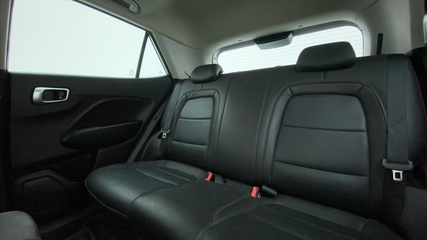 2019 Hyundai VENUE SX 1.0 TURBO, CNG, Manual, 15,215 km, Right Side Rear Door Cabin