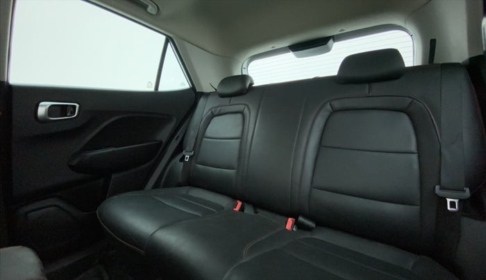 2019 Hyundai VENUE SX 1.0 TURBO, CNG, Manual, 15,215 km, Right Side Rear Door Cabin