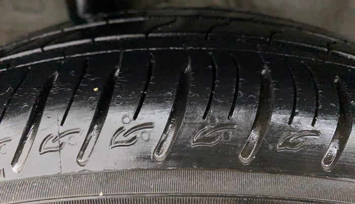 2019 Hyundai VENUE SX 1.0 TURBO, CNG, Manual, 15,215 km, Right Rear Tyre Tread