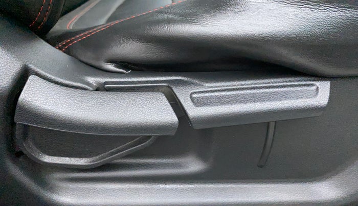 2019 Hyundai VENUE SX 1.0 TURBO, CNG, Manual, 15,215 km, Driver Side Adjustment Panel