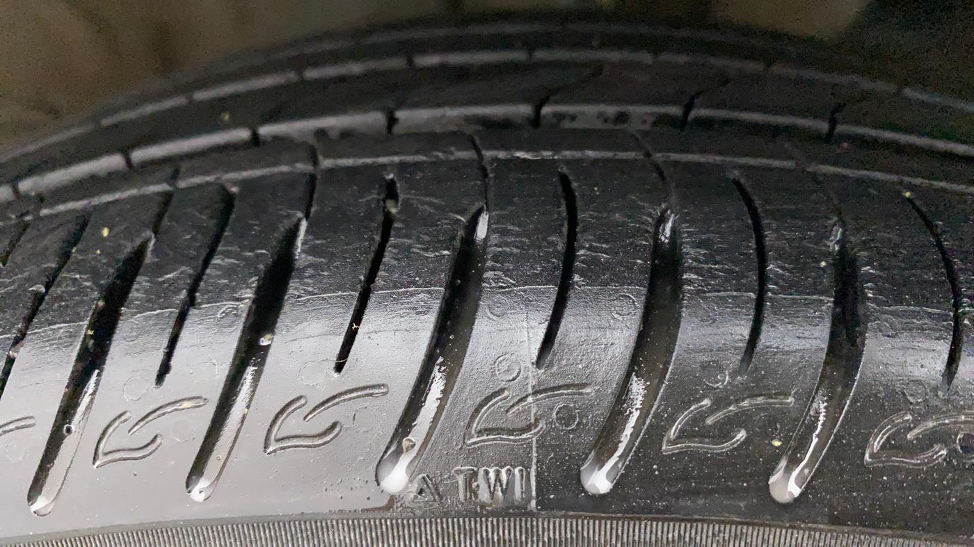 2019 Hyundai VENUE SX 1.0 TURBO, CNG, Manual, 15,215 km, Right Front Tyre Tread