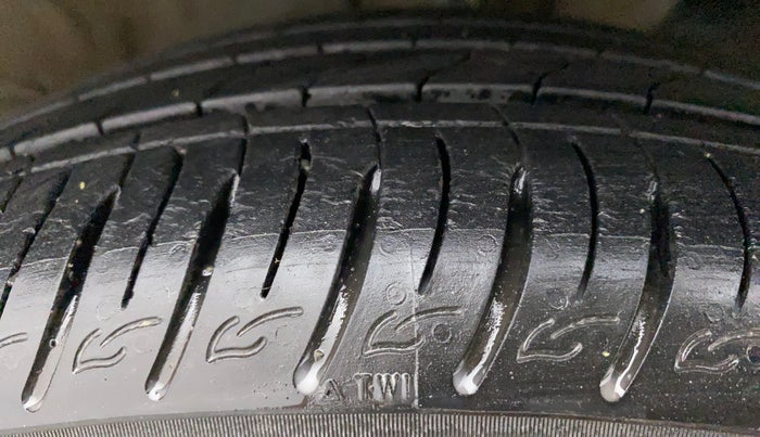 2019 Hyundai VENUE SX 1.0 TURBO, CNG, Manual, 15,215 km, Right Front Tyre Tread