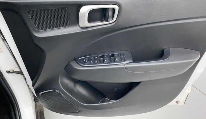 2019 Hyundai VENUE SX 1.0 TURBO, CNG, Manual, 15,215 km, Driver Side Door Panels Control