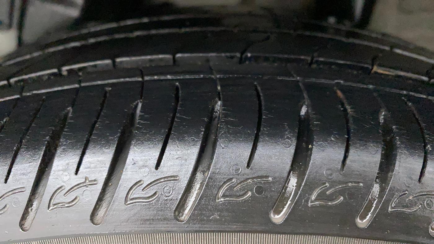 2019 Hyundai VENUE SX 1.0 TURBO, CNG, Manual, 15,215 km, Left Rear Tyre Tread