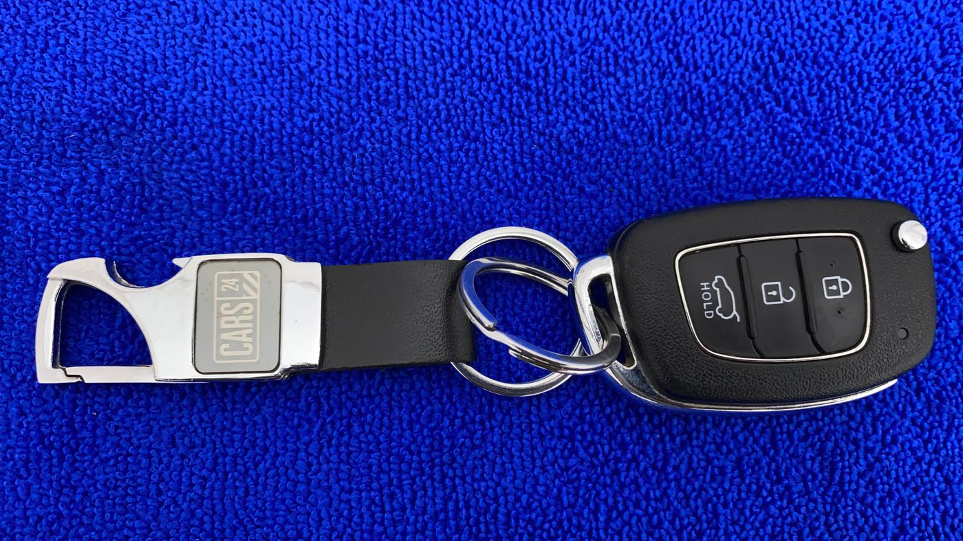 2019 Hyundai VENUE SX 1.0 TURBO, CNG, Manual, 15,215 km, Key Close Up