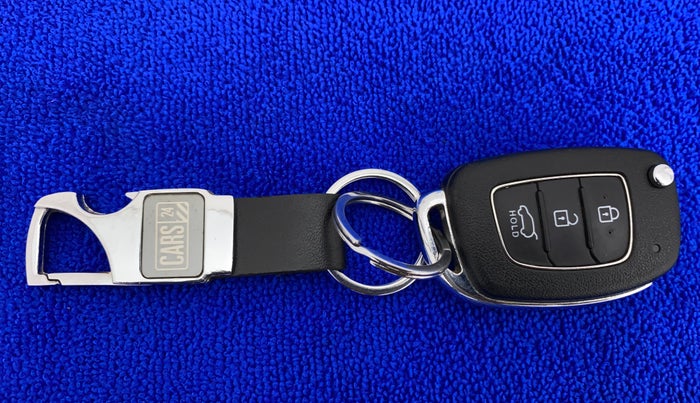 2019 Hyundai VENUE SX 1.0 TURBO, CNG, Manual, 15,215 km, Key Close Up