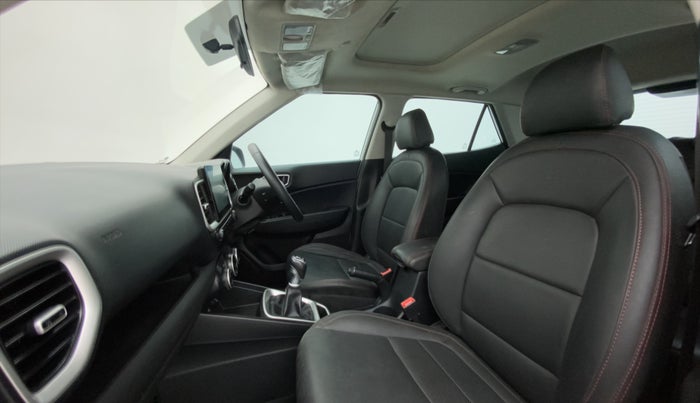 2019 Hyundai VENUE SX 1.0 TURBO, CNG, Manual, 15,215 km, Right Side Front Door Cabin