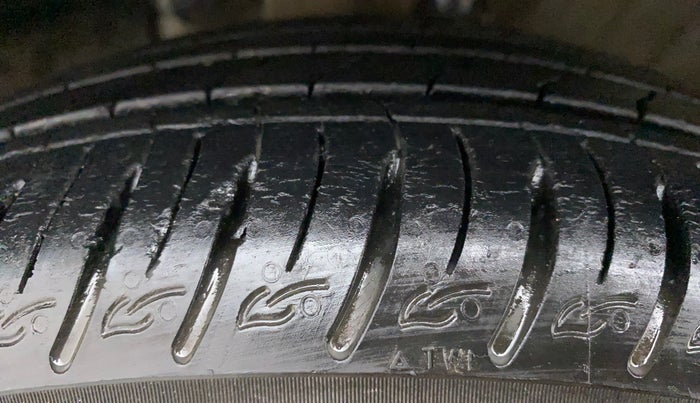 2019 Hyundai VENUE SX 1.0 TURBO, CNG, Manual, 15,215 km, Left Front Tyre Tread