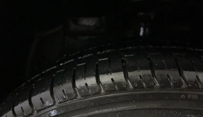 2015 Hyundai Grand i10 SPORTZ 1.2 KAPPA VTVT, Petrol, Manual, 42,588 km, Left Front Tyre Tread