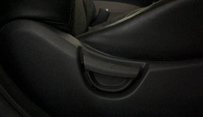 2015 Hyundai Grand i10 SPORTZ 1.2 KAPPA VTVT, Petrol, Manual, 42,588 km, Driver Side Adjustment Panel