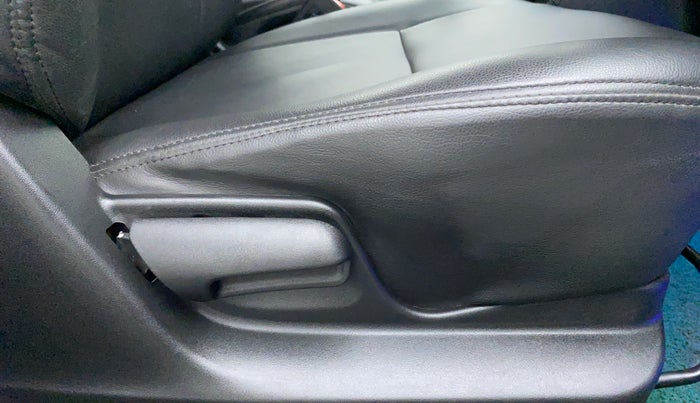 2017 Maruti Swift VXI D, Petrol, Manual, 34,082 km, Driver Side Adjustment Panel