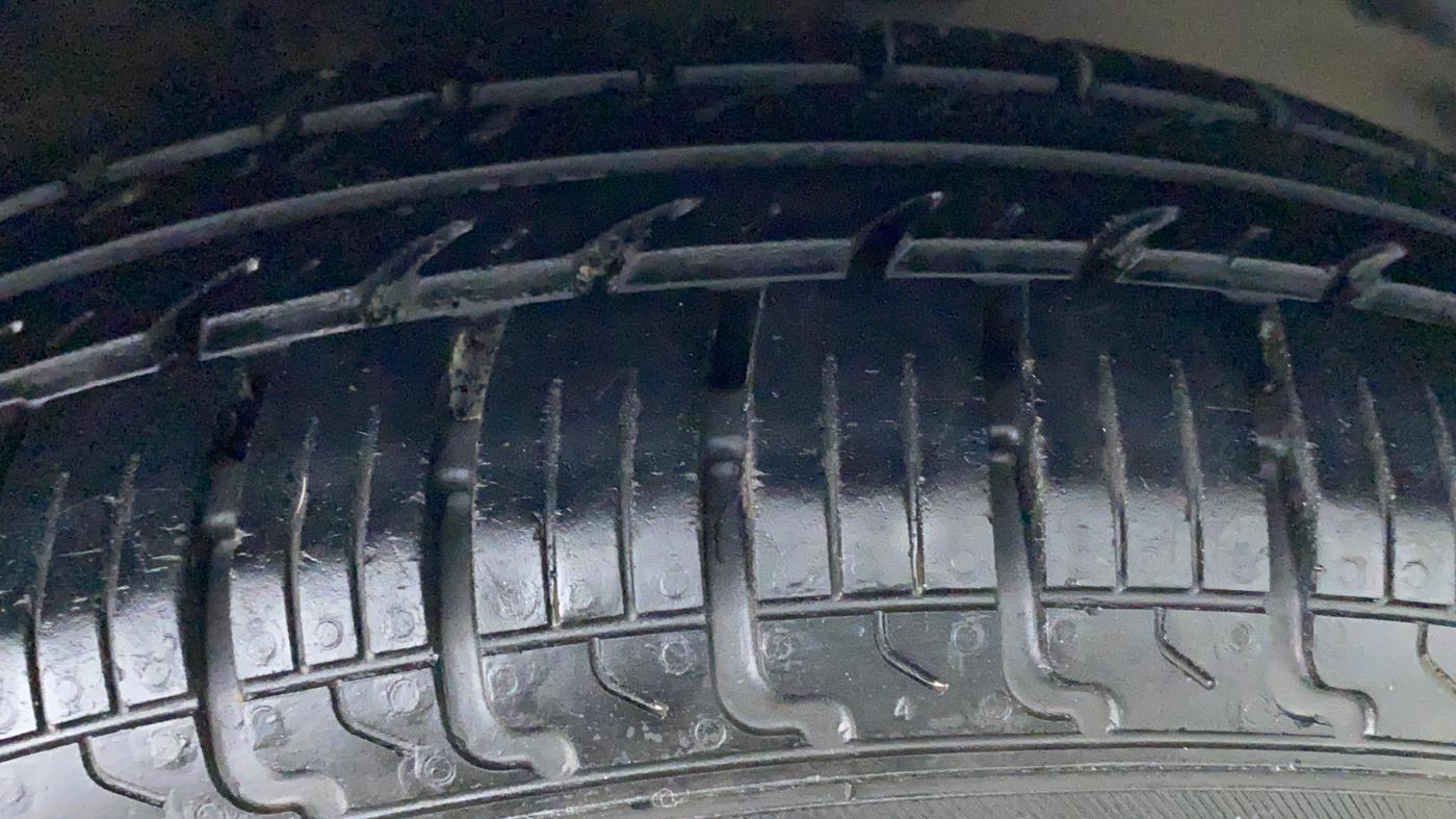 2017 Maruti Swift VXI D, Petrol, Manual, 34,082 km, Left Rear Tyre Tread