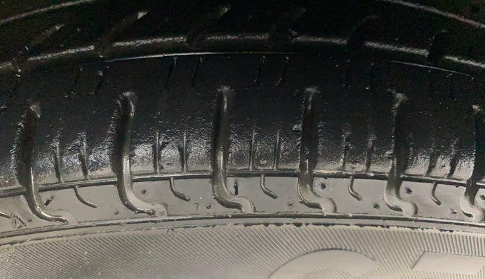 2019 Renault Kwid RXT 1.0 AMT (O), Petrol, Automatic, 60,127 km, Right Front Tyre Tread