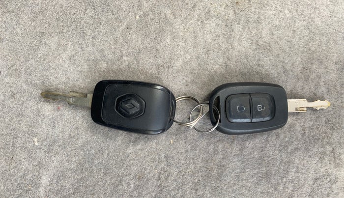 2019 Renault Kwid RXT 1.0 AMT (O), Petrol, Automatic, 60,127 km, Key Close Up