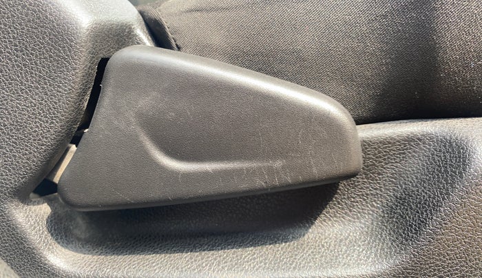 2019 Renault Kwid RXT 1.0 AMT (O), Petrol, Automatic, 60,127 km, Driver Side Adjustment Panel