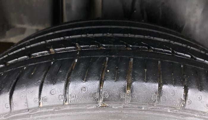 2021 Maruti Ciaz ALPHA 1.5 SHVS PETROL, Petrol, Manual, 31,638 km, Right Rear Tyre Tread