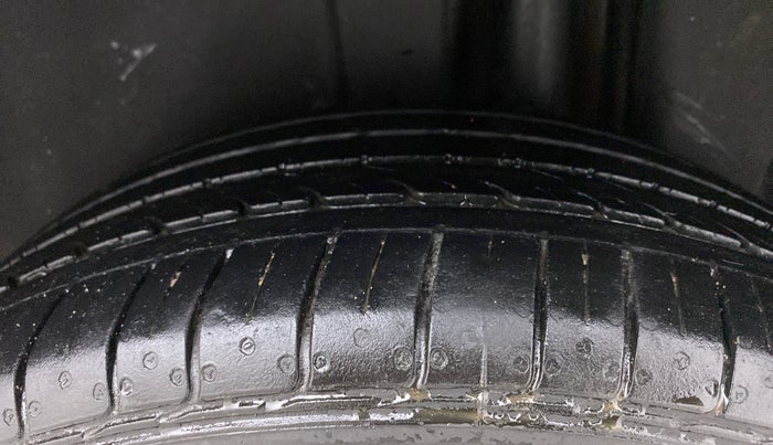 2021 Maruti Ciaz ALPHA 1.5 SHVS PETROL, Petrol, Manual, 31,638 km, Left Rear Tyre Tread