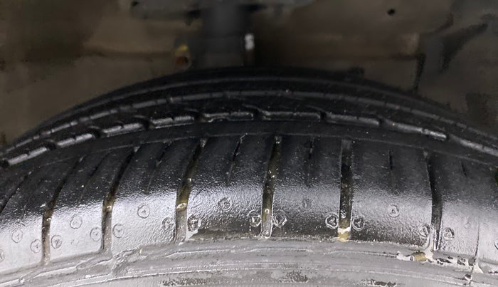 2021 Maruti Ciaz ALPHA 1.5 SHVS PETROL, Petrol, Manual, 31,638 km, Right Front Tyre Tread