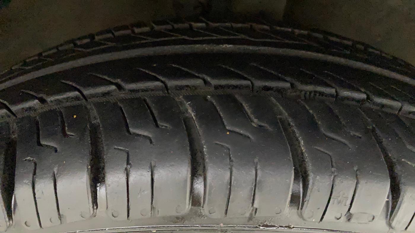 2011 Maruti A Star VXI, Petrol, Manual, 55,566 km, Right Front Tyre Tread