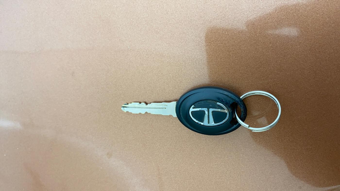 2017 Tata TIGOR XZ (O) PETROL, Petrol, Manual, 94,103 km, Key Close Up
