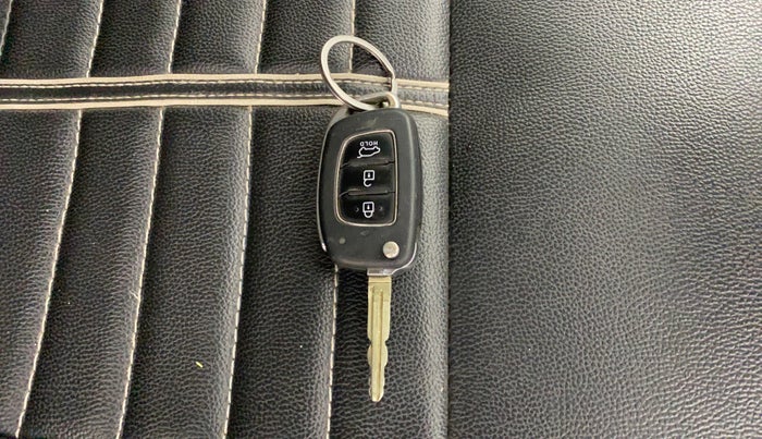 2021 Hyundai NEW I20 SPORTZ 1.2 MT, Petrol, Manual, 98,586 km, Key Close Up