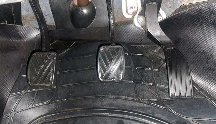 2014 Maruti Swift VDI, Diesel, Manual, 91,390 km, Pedals