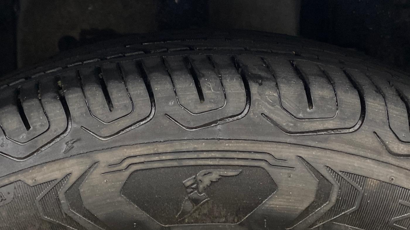 2024 Tata NEXON FEARLESS + DCA DUAL TONE 1.2 PETROL, Petrol, Automatic, 22,647 km, Right Front Tyre Tread