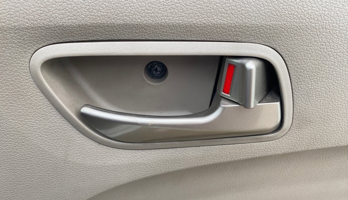 2018 Hyundai NEW SANTRO SPORTZ AMT, Petrol, Automatic, 73,814 km, Driver Side Door Panels Control