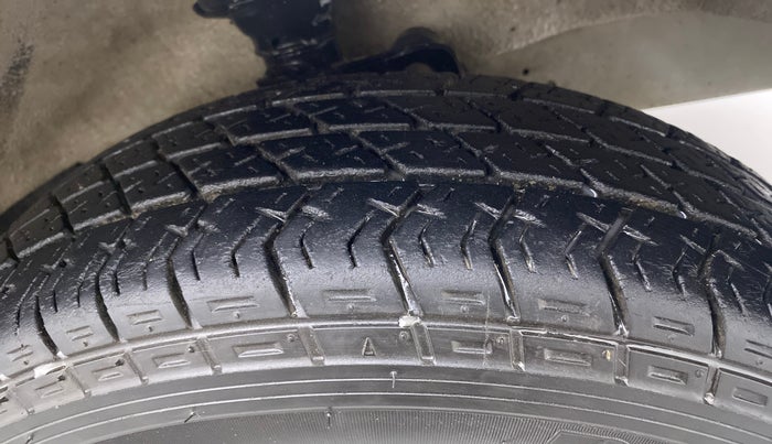 2018 Maruti Eeco 7 STR, CNG, Manual, 89,333 km, Right Front Tyre Tread