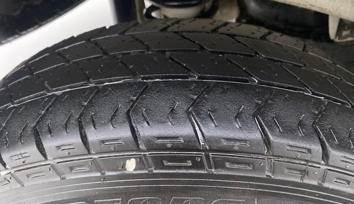 2018 Maruti Eeco 7 STR, CNG, Manual, 89,333 km, Right Rear Tyre Tread