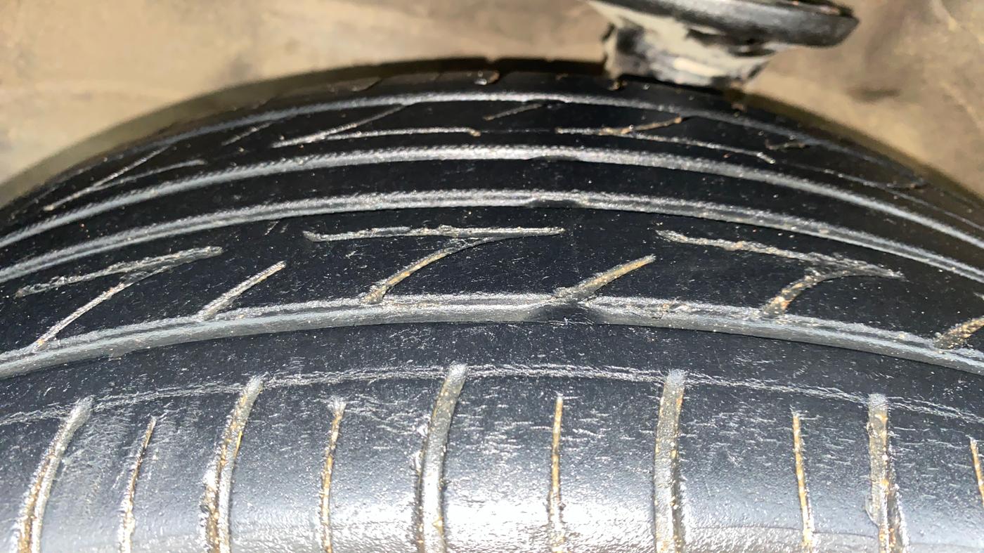 2012 Maruti Wagon R 1.0 VXI, Petrol, Manual, 58,992 km, Left Front Tyre Tread