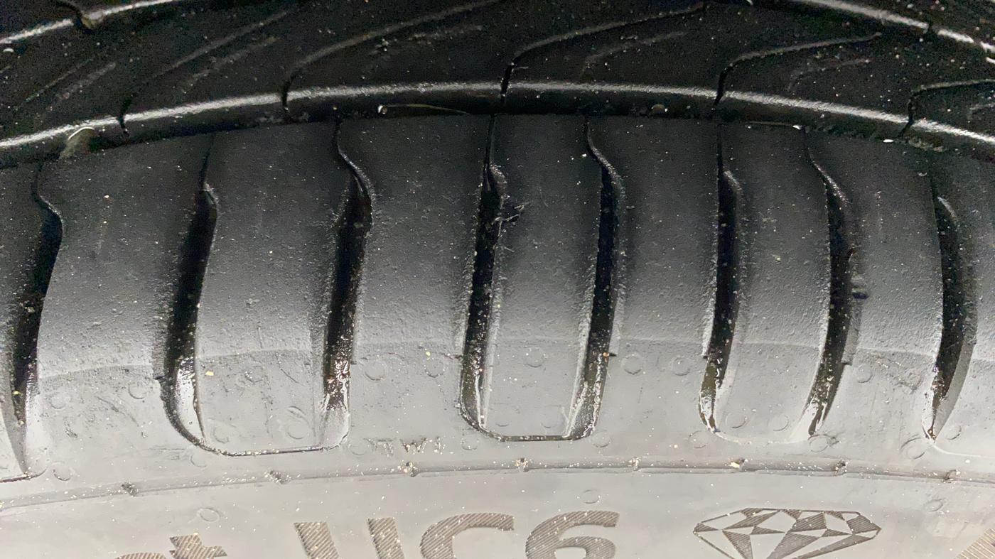 2017 Volkswagen Polo HIGHLINE1.2L, Petrol, Manual, 76,434 km, Left Front Tyre Tread