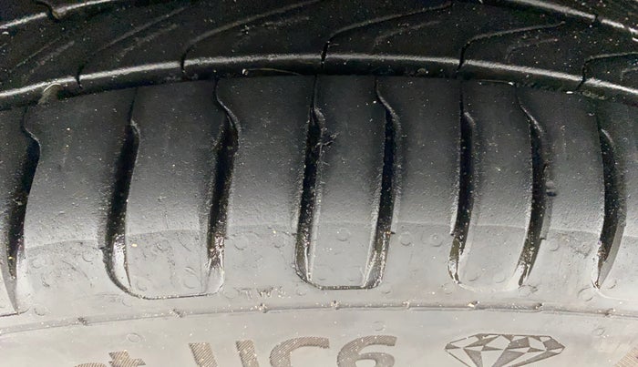 2017 Volkswagen Polo HIGHLINE1.2L, Petrol, Manual, 76,434 km, Left Front Tyre Tread