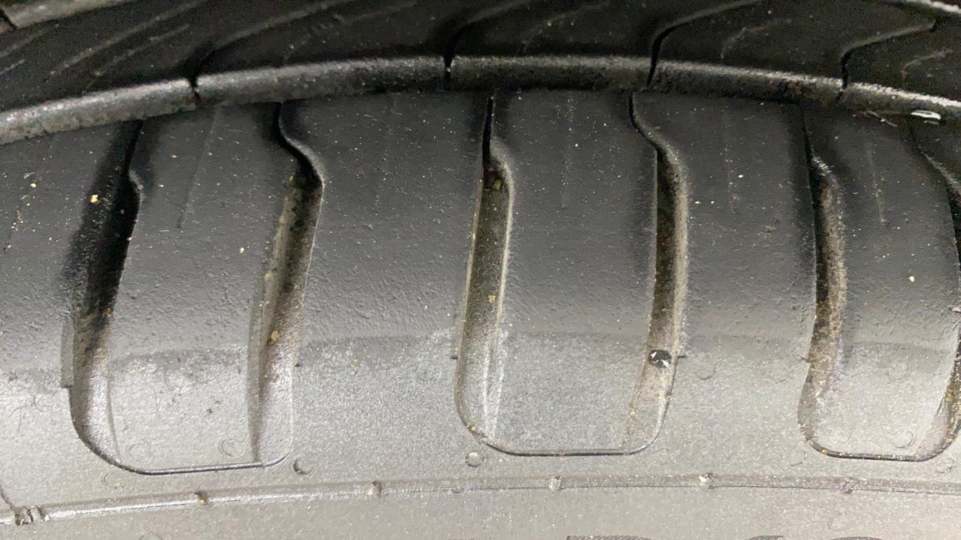 2017 Volkswagen Polo HIGHLINE1.2L, Petrol, Manual, 76,434 km, Right Front Tyre Tread