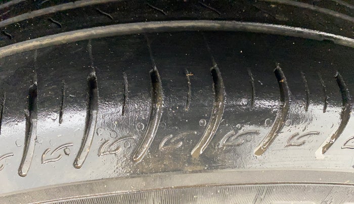 2023 KIA CARENS  PRESTIGE 1.5 TURBO PETROL IMT 7 STR , Petrol, Manual, 25,067 km, Right Front Tyre Tread