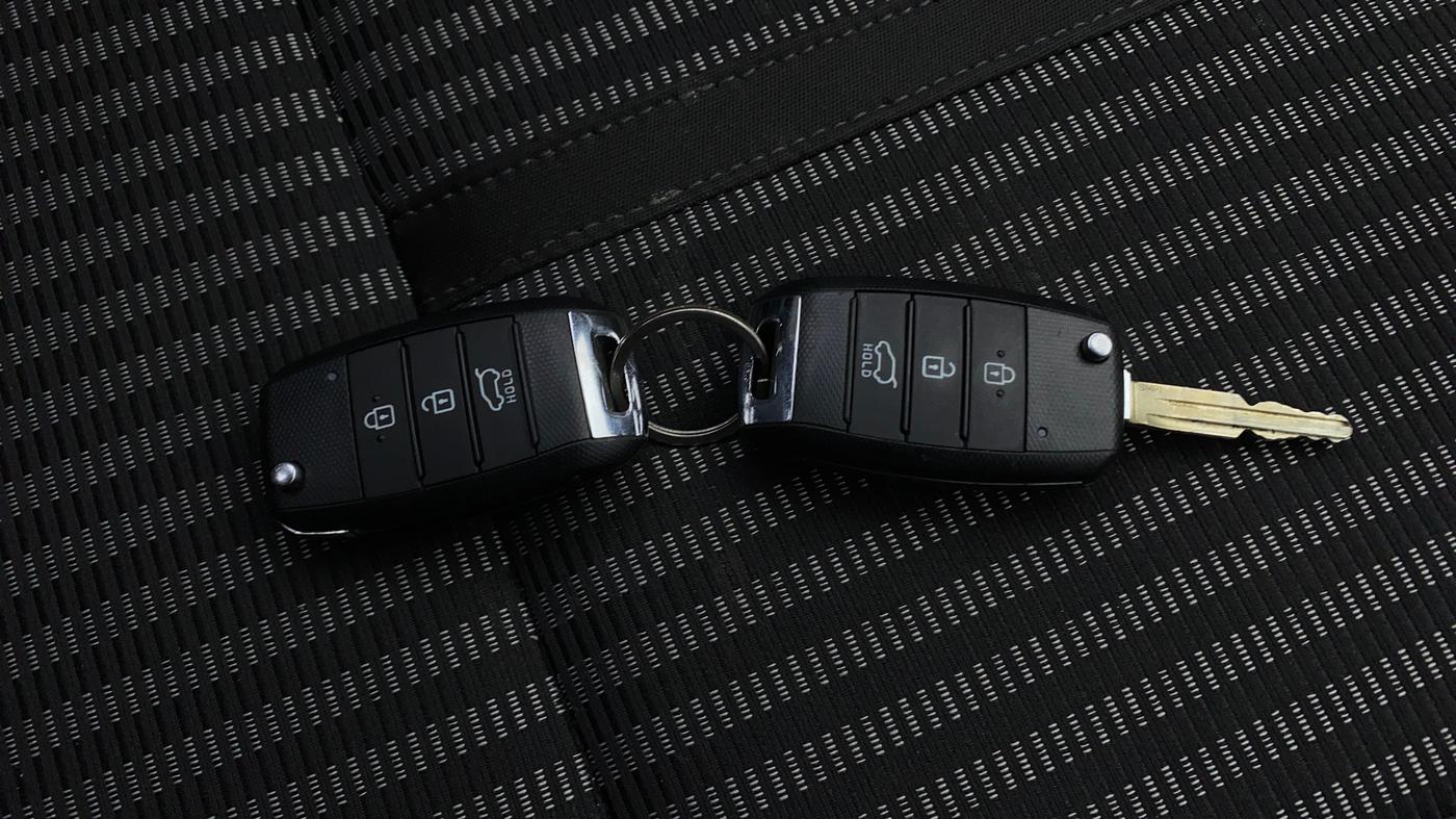 2023 KIA CARENS  PRESTIGE 1.5 TURBO PETROL IMT 7 STR , Petrol, Manual, 25,067 km, Key Close Up
